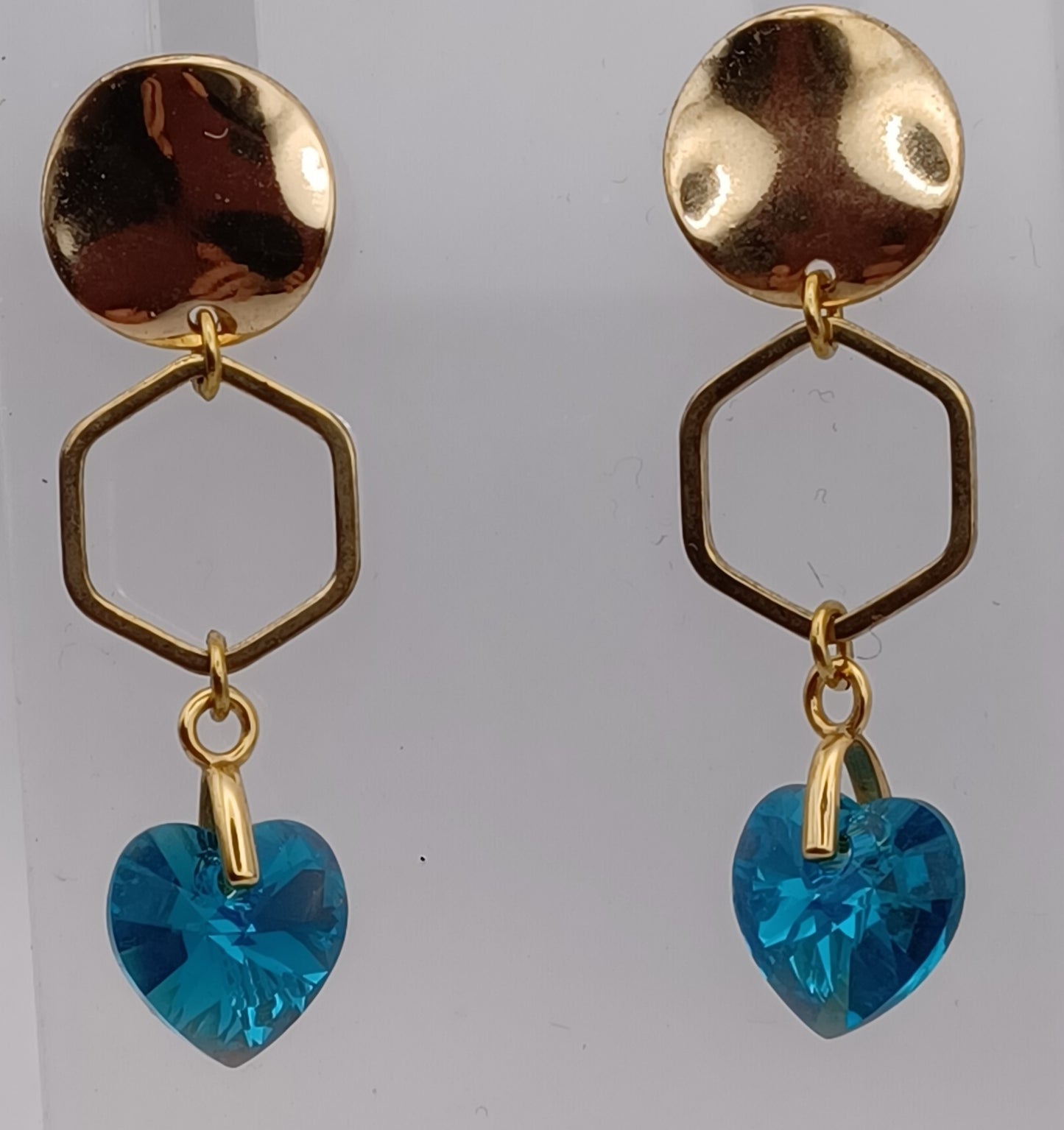 Boucles d’oreilles hexagone cœur – Création délicate et lumineuse