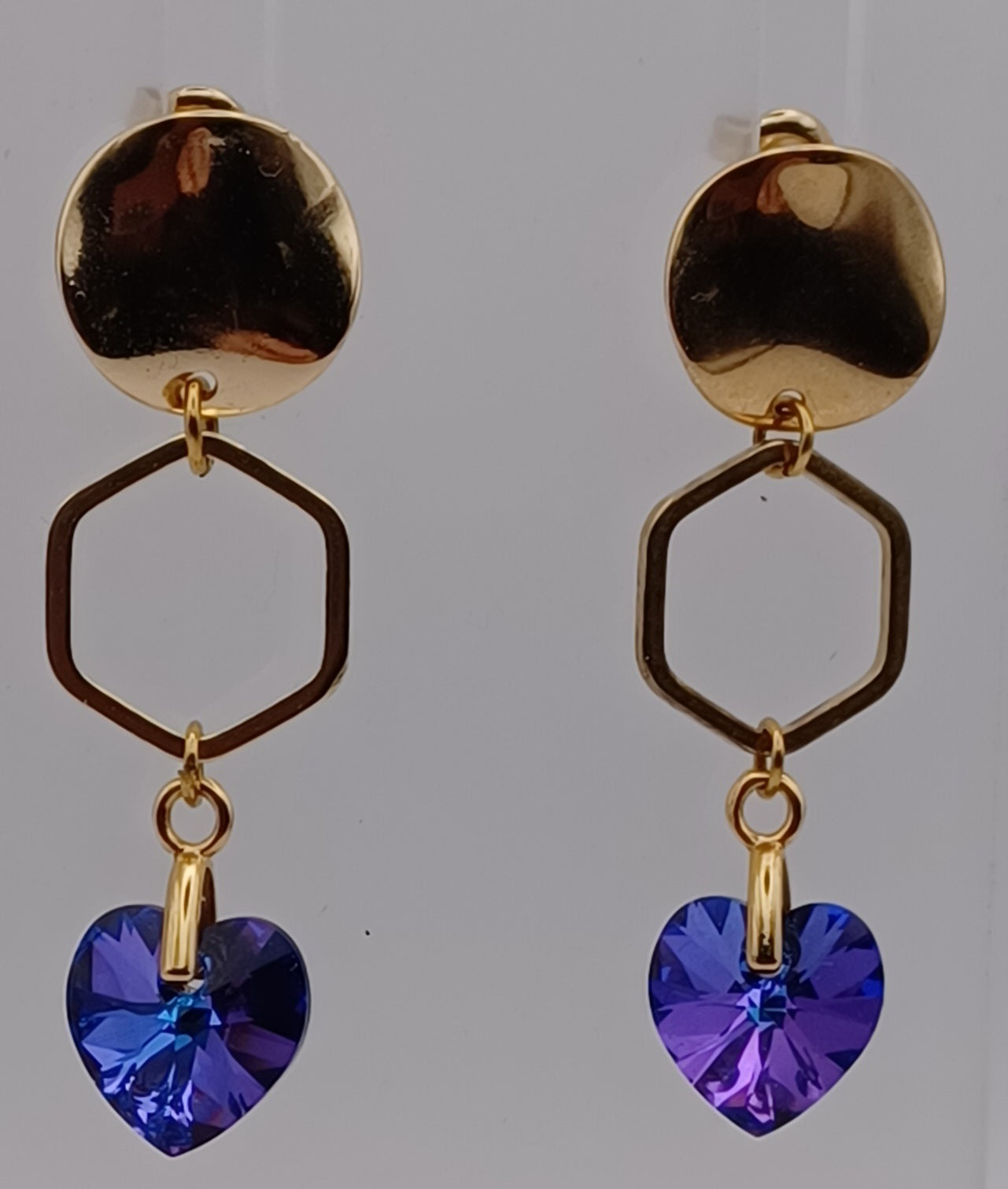 Boucles d’oreilles hexagone cœur – Création délicate et lumineuse