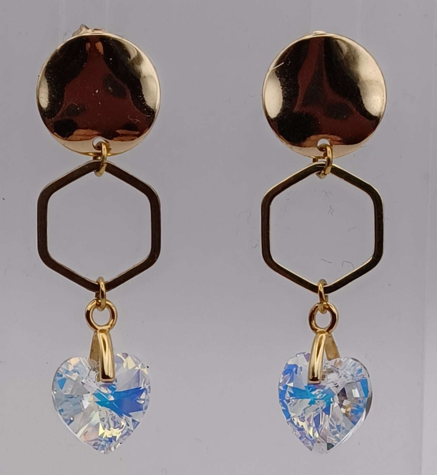 Boucles d’oreilles hexagone cœur – Création délicate et lumineuse